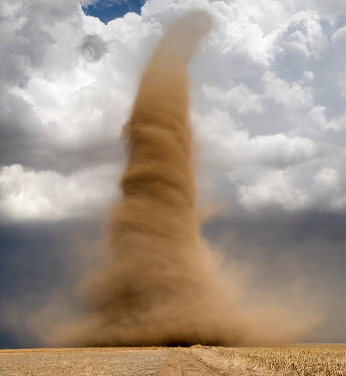 拍下壮观 龙卷风 