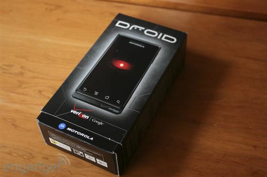 首款Android 2.0手机摩托罗拉Droid开箱图片