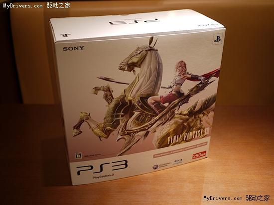 《最终幻想13》上市 同捆版开箱
