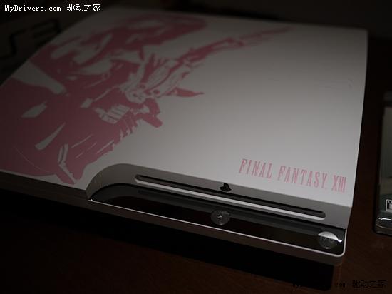 《最终幻想13》上市 同捆版开箱