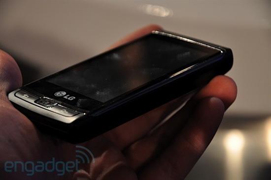 LG首款Windows Phone 7手机真机曝光