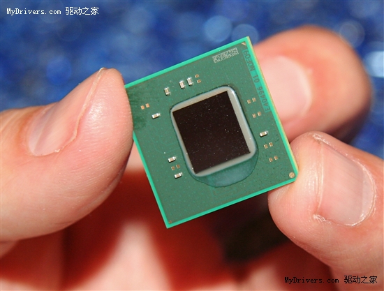 Intel宣布移动双核心Atom、14mm超薄上网本平台