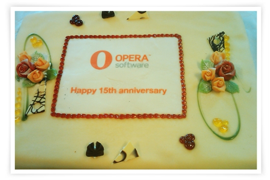 Opera成立15周年