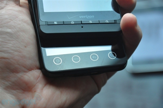 红眼巨屏Droid X正式发布 开箱大战iPhone 4
