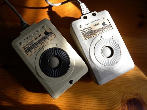 苹果鼠标26年进化：从机械到多点触控