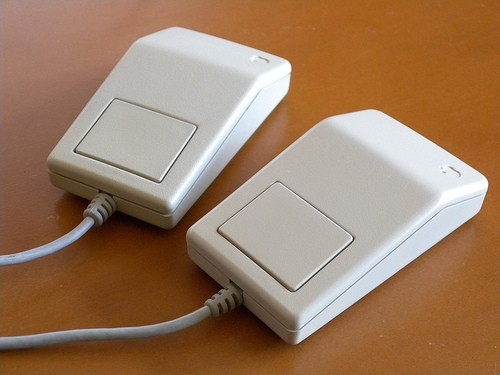 苹果鼠标26年进化：从机械到多点触控