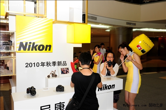 简单拍摄美丽照片 齐聚“Nikon Square” 尼康2010年秋季新品体验活动在沪举行