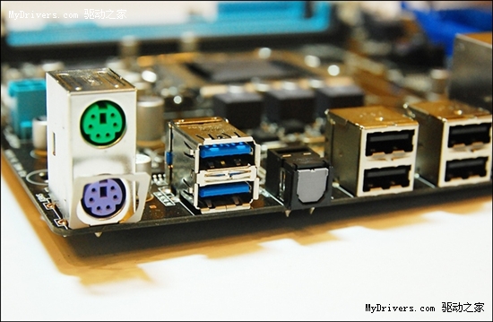 华硕前置USB3.0曝光 双NEC芯片设计-华硕