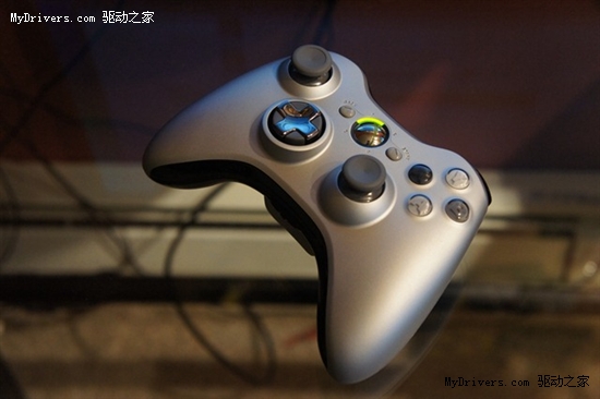 双模十字键 新版Xbox 360手柄上市-微软,Micro