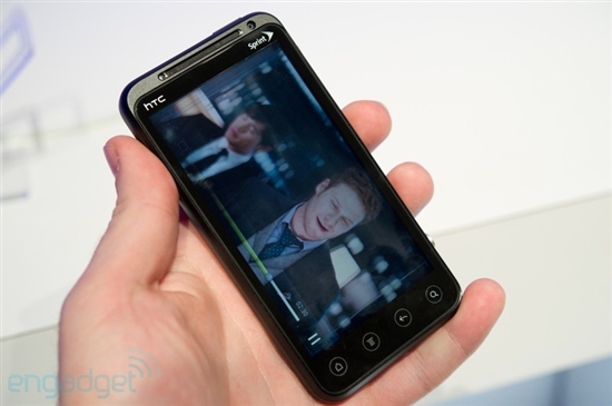 HTC首款双核机EVO 3D抢先试玩