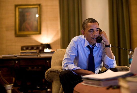奥巴马自嘲白宫缺乏科技含量 渴望获得酷炫手机