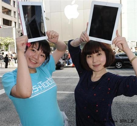 iPad2今日在日本发售 粉丝排长队抢购
