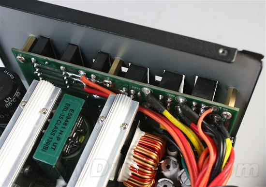 全插拔设计 超频三A8模组版电源评测