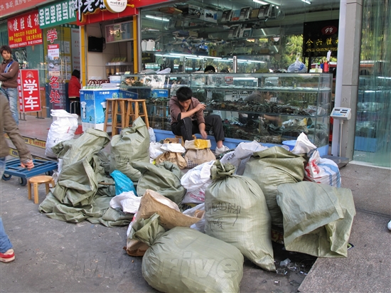 世界看中国：亿万旧手机如何回收？