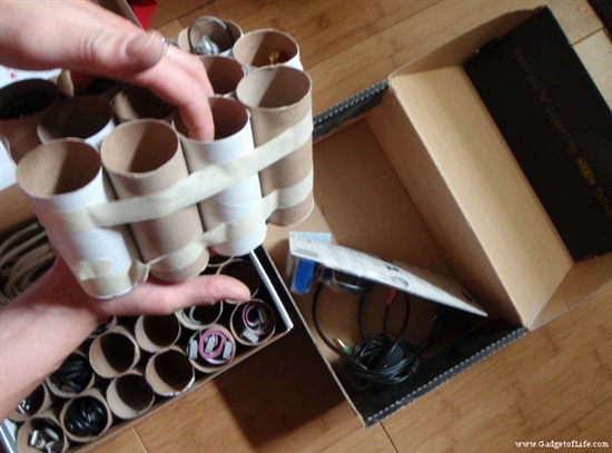 生活小技巧:利用纸巾筒来制作整理电线盒-生活