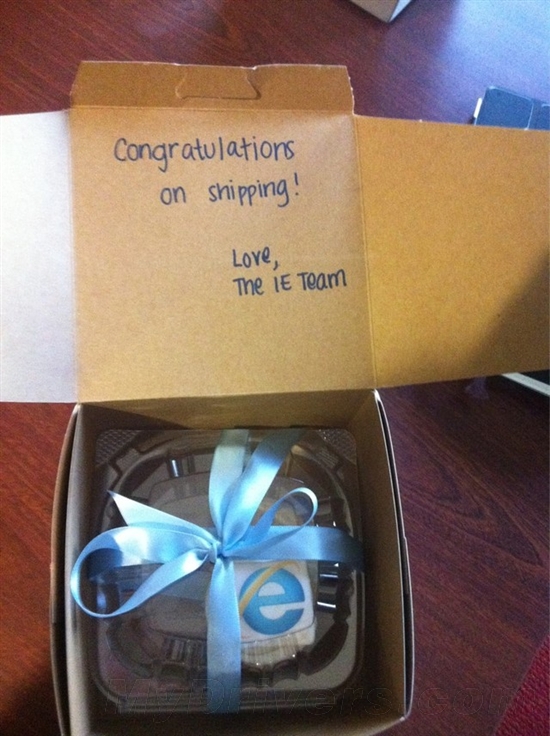 祝贺新版发布 IE团队向Firefox再送蛋糕