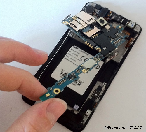 三星Galaxy S II拆解图 超薄机身之谜解开