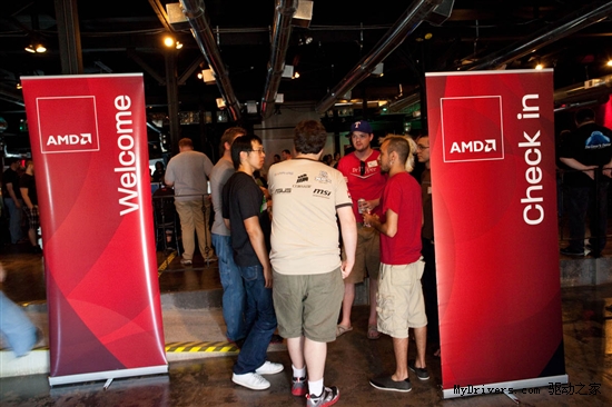 AMD游戏体验会：藏在巨幕下的推土机