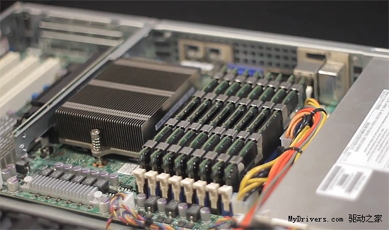 AMD再次展示16核心推土机服务器