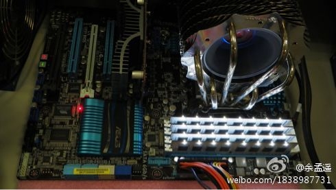 梳子过时了 宇瞻白色PCB+LED超频内存曝光