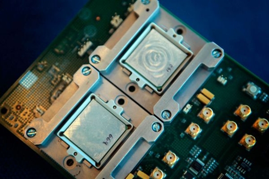 Intel联合美光开发“夹心饼干”内存