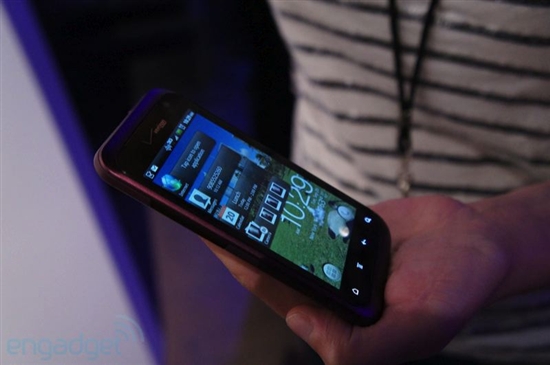 HTC发布3.7寸时尚潮机Rhyme