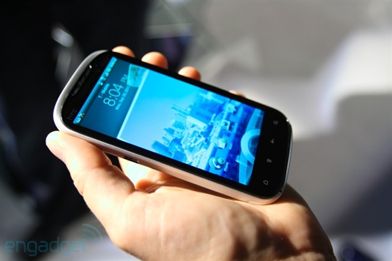 旗舰机Amaze 4G领衔 HTC再推两款手机