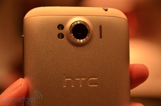 附赠限量Beats耳机！HTC推4.7寸新机Sensation XL