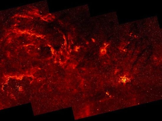哈勃太空望远镜拍摄银河系中心罕见杂乱场景