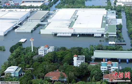 泰国洪灾高清图：大水中的佳能工厂