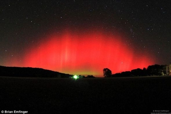 太阳粒子喷射致美国出现罕见红色极光
