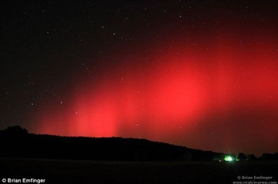 太阳粒子喷射致美国出现罕见红色极光