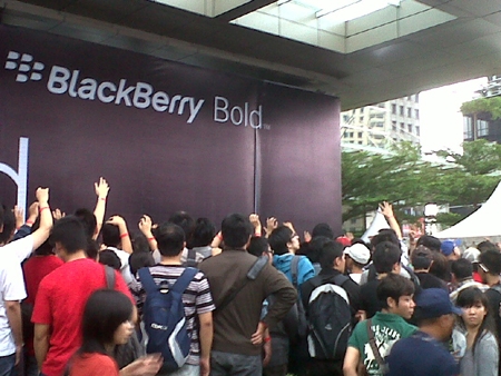 黑莓Bold 9790印尼首发 居然引起暴动