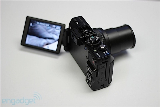 逼近APS-C画幅 佳能发布大传感器相机G1X