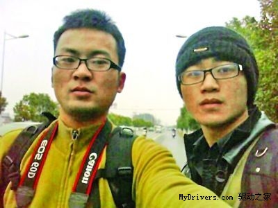 两大学生微博直播徒步400公里回家过年