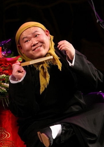 德云社开箱 郭德纲学电台 惹爆笑岳云鹏卖萌雷人