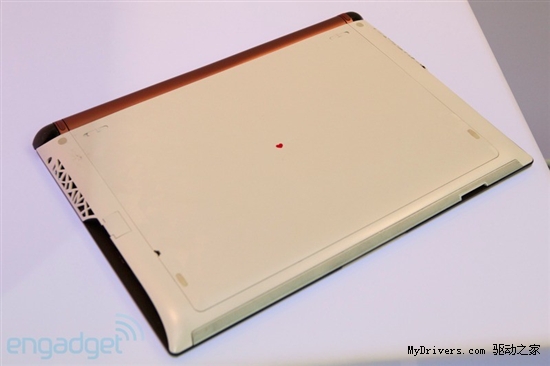 角逐Ultrabook：AMD展示18毫米APU超薄本