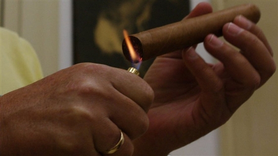 走进古巴雪茄工厂：揭秘手工卷制过程