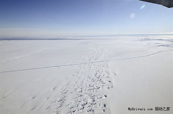 南极冰川惊现30公里裂缝 或成世界最大冰山