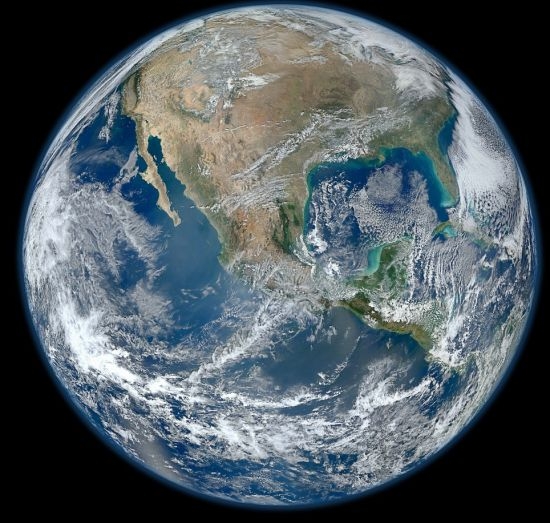 最新拍摄的地球全景照,由美国宇航局的"苏奥米npp"卫星拍摄的6幅照片