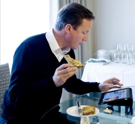 英国首相卡梅伦用iPad“治天下” 可借其开除官员