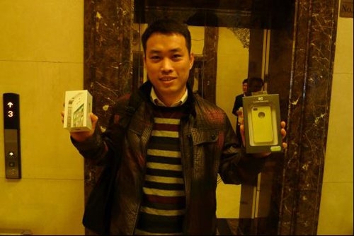电信版iPhone 4S今日开售 北京购买第1人出炉