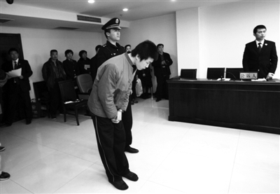 患网瘾抢劫 北京法院开首张禁入网吧令