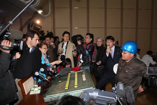 朝鲜对外国媒体开放卫星发射场