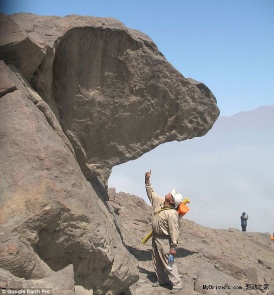 Google Earth拍秘鲁五千年巨型土丘 形如动物