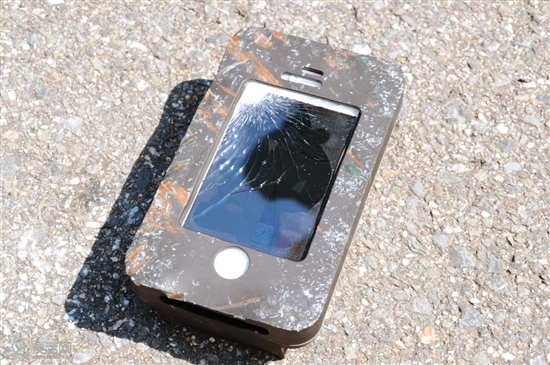 诺基亚弱爆了 iPhone防弹保护套实地测试