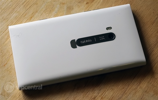 视频：白色版Nokia Lumia 900开箱