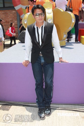 谢霆锋回应与杨幂绯闻:我没有女生接近-谢霆