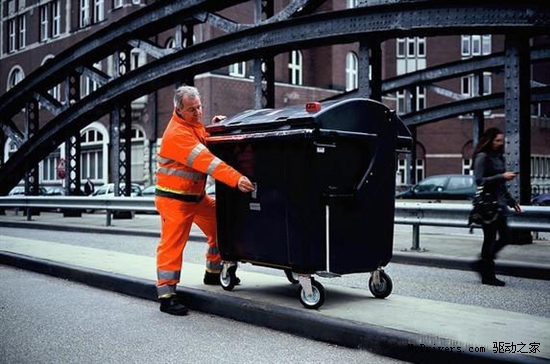 德国清洁工用垃圾箱制作相机 可拍美丽照片