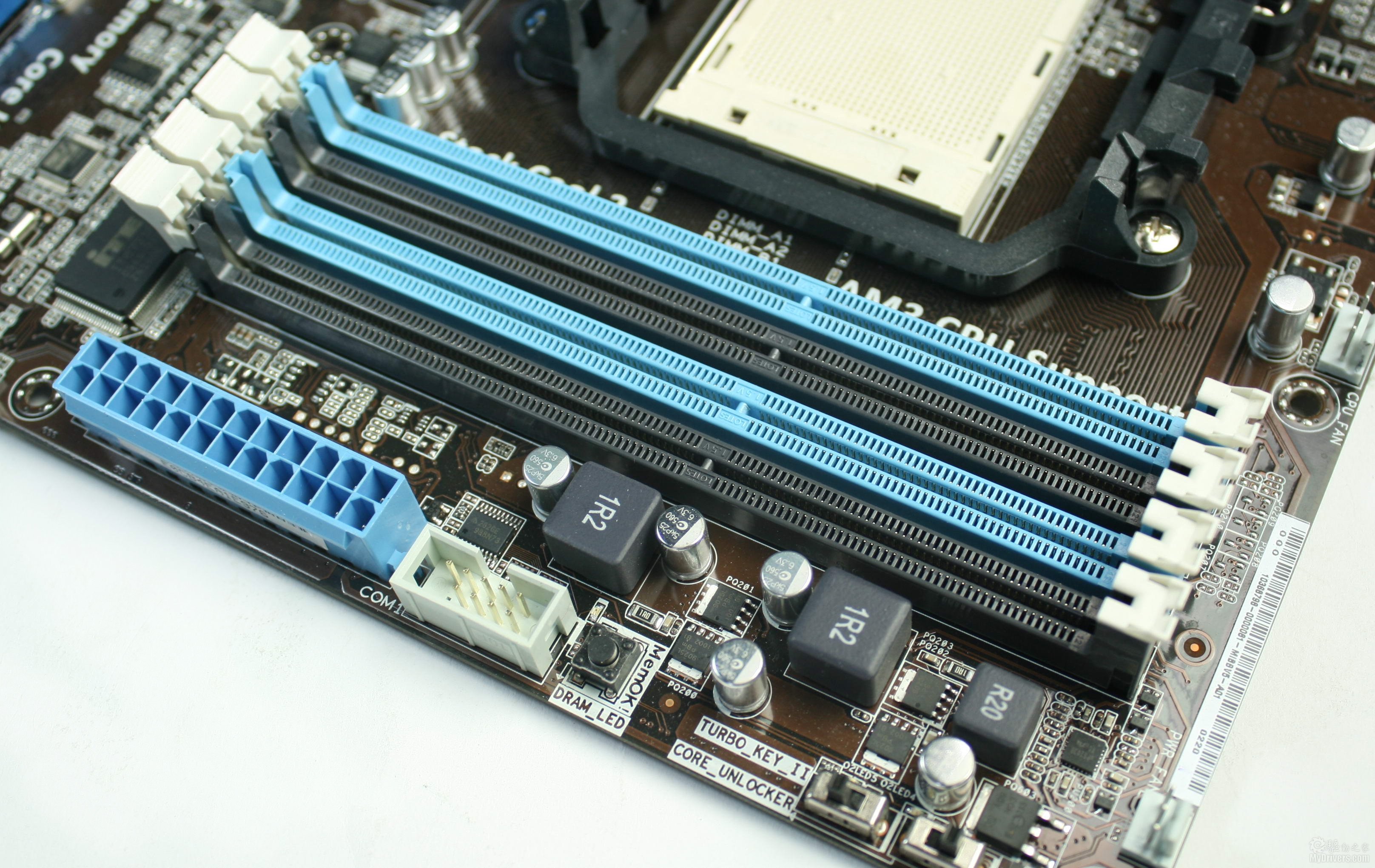 主板cpu插槽更换价格_主板插槽氧化_主板内存插槽颜色